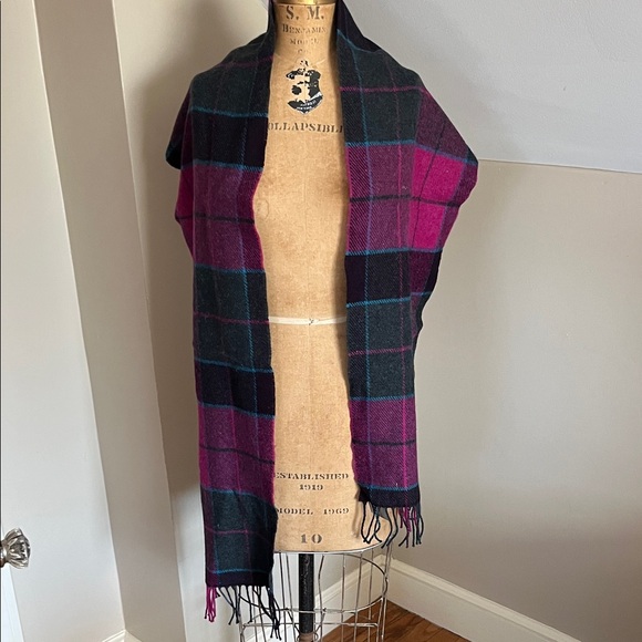 Foxford Pink and Black Tartan Scarf. NWT 100% Lambswool - Picture 3 of 4